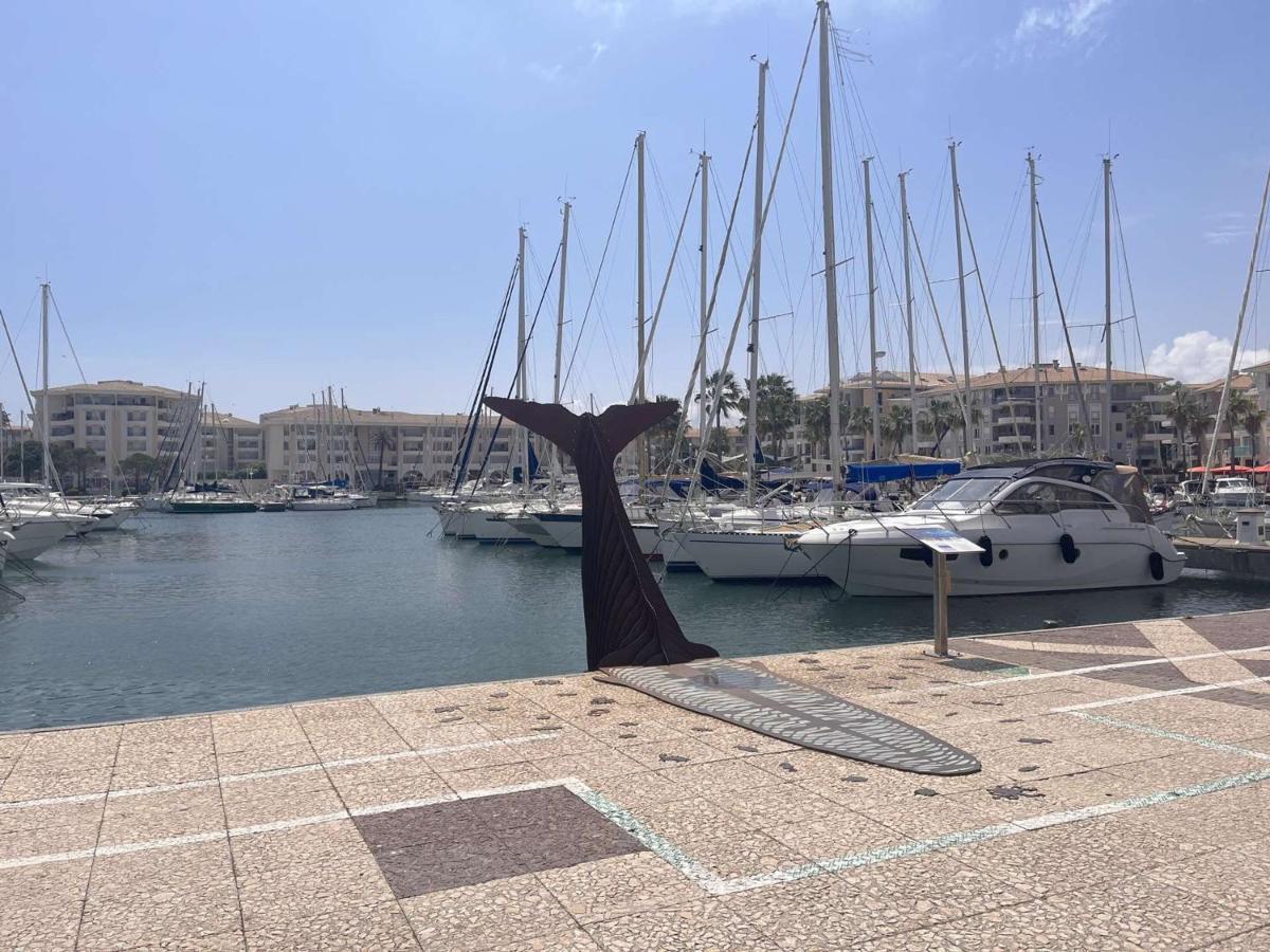 Studio Cabine A 200M De Port Frejus, Plage, Commerces, Terrasse, 4 Couchages, Menage Inclus - Fr-1-226A-31 エクステリア 写真