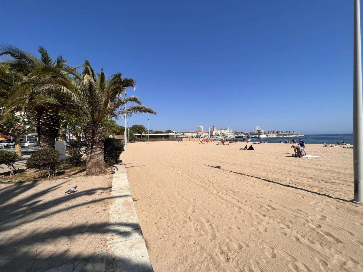Studio Cabine A 200M De Port Frejus, Plage, Commerces, Terrasse, 4 Couchages, Menage Inclus - Fr-1-226A-31 エクステリア 写真