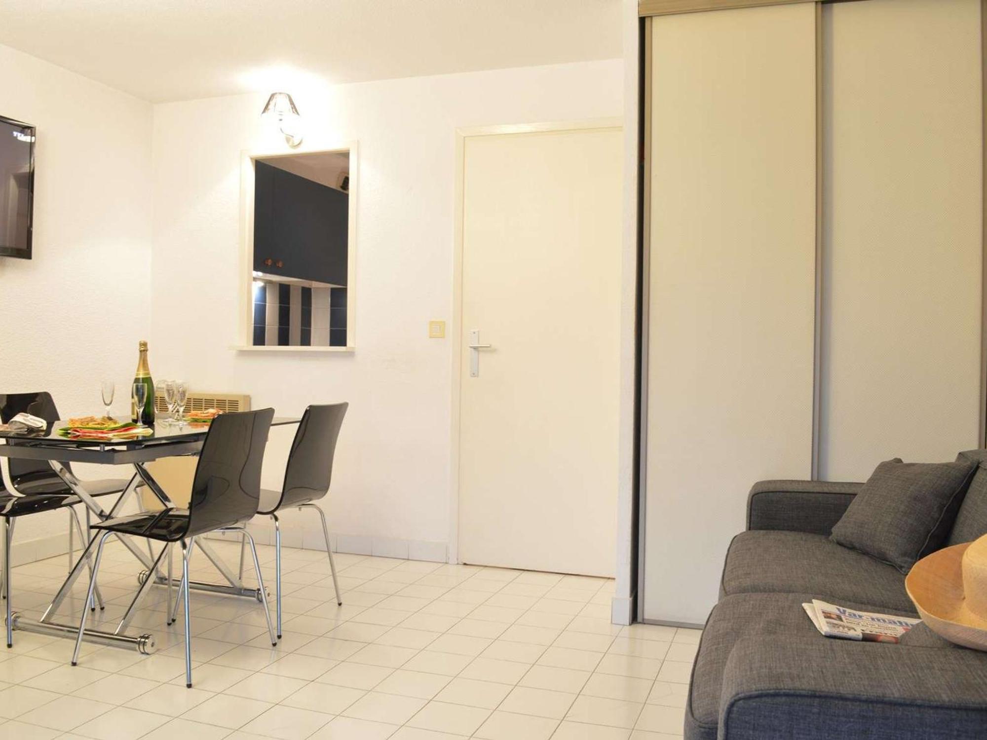 Studio Cabine A 200M De Port Frejus, Plage, Commerces, Terrasse, 4 Couchages, Menage Inclus - Fr-1-226A-31 エクステリア 写真